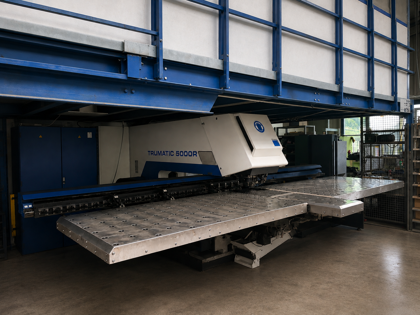 CNC-Stanzmaschine in der Fertigung der Schlosserei Trautwein